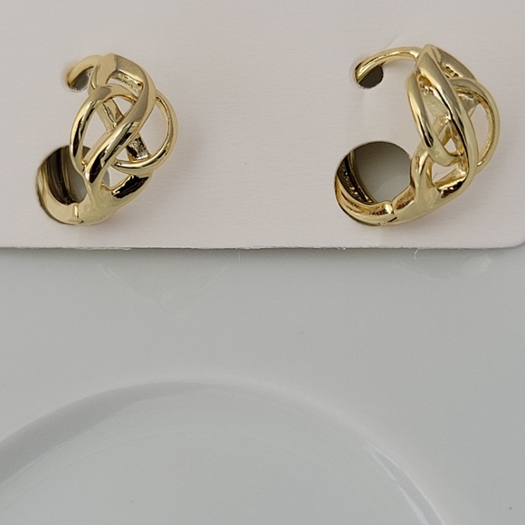 Small Earrings With Design for Girls - Picture 3 of 4